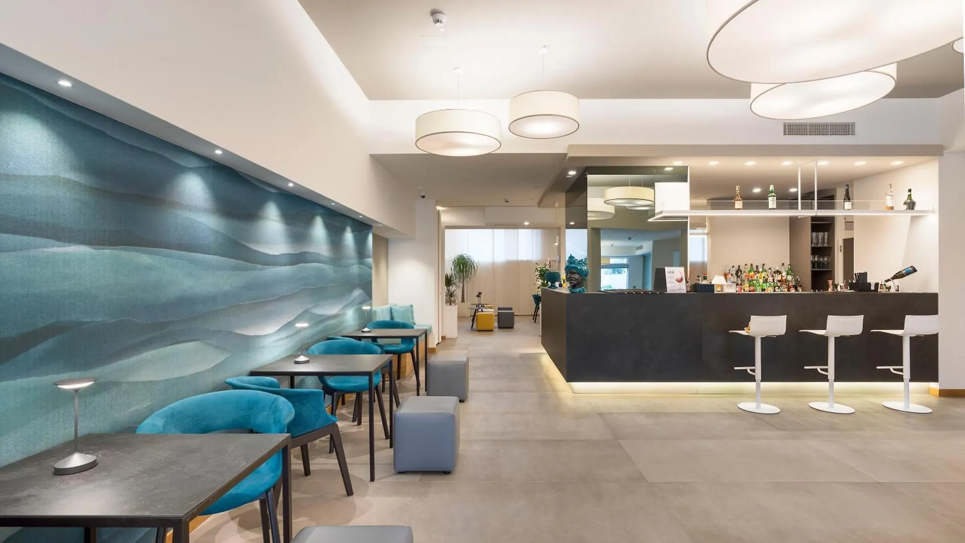 לטויאני Albatros Beach Hotel
